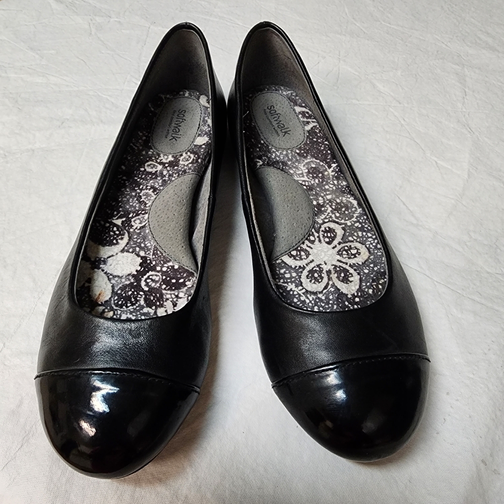 Softwalk Women's Black Flats with Glossy Toe Size 8.5
